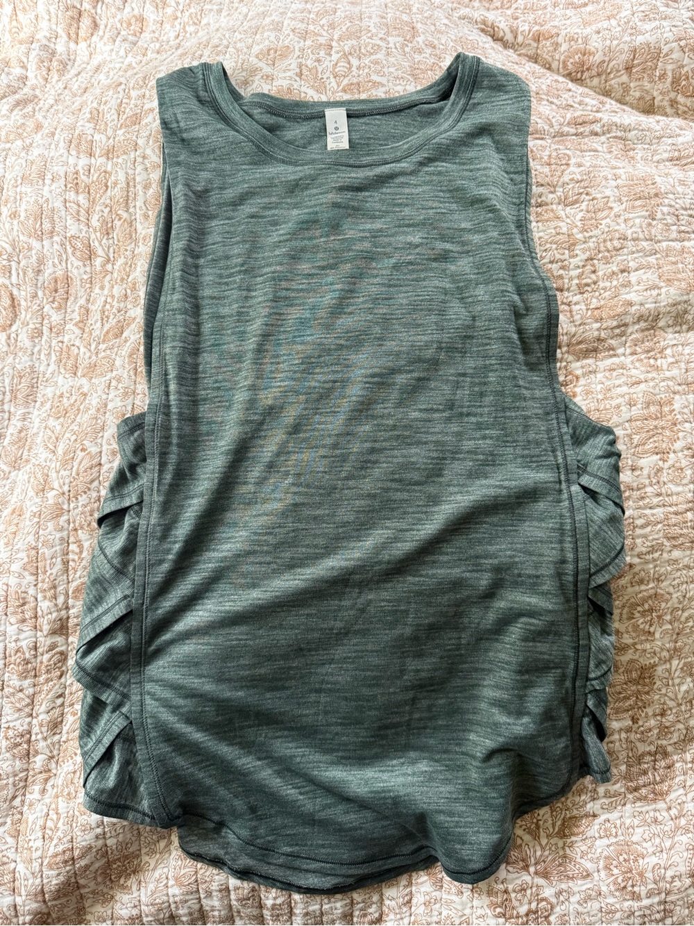 Lululemon Var-City Tank- size 4